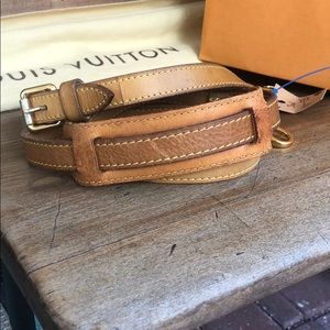 E Louis Vuitton vachetta vintage crossbody strap